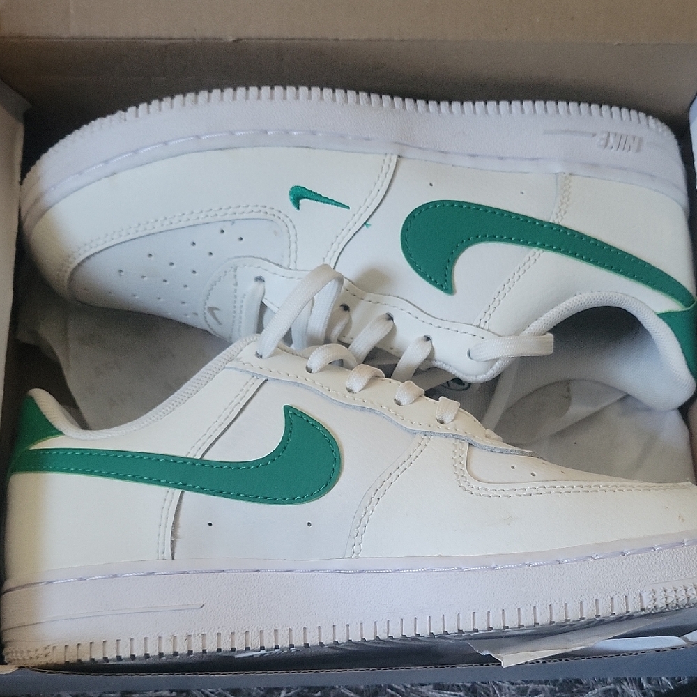 Nike Classic White and Green Sneakers